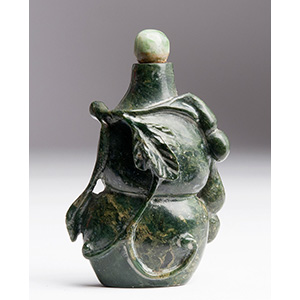Carved green hardstone snuff bottle; XX ... 