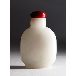 White jade snuff bottle;
XX Century; 5,8 cm; ... 
