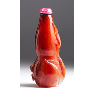 Carved agate snuff bottle;
XX Century; 10,2 ... 