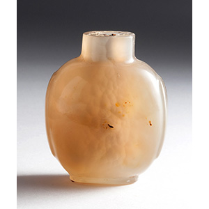 Chalcedony snuff bottle;
XX Century; 4,6 cm; ... 