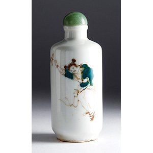 Painted porcelain snuff bottle; XX Century ; ... 