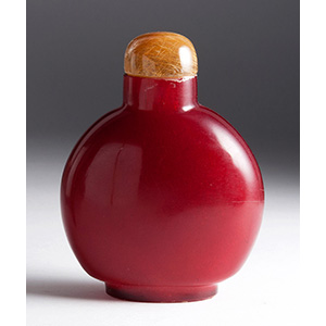 Red glass snuff bottle; XX Century; 8,2 cm;