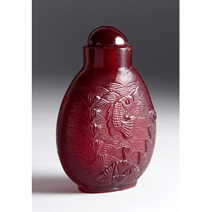 Carved ruby red fish glass snuff bottle;
XX ... 