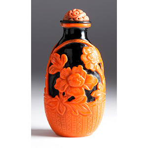 Overlay glass snuff bottle and coral ... 