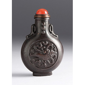 Iron snuff bottle;
XX Century; 6,8 cm; 

