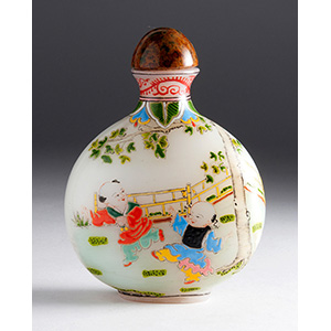 Painted glass snuff bottle;
XX Century; 8,3 ... 