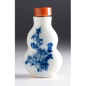 Painted porcelain snuff bottle;
XX Century; ... 