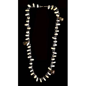 A CONCHSHELL AND SEED BEADS NECKLACE WITH ... 