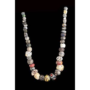A GLASS AND POTTERY BEADS NECKLACE56 ... 