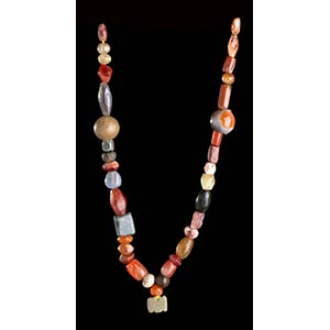 AN AGATE, CARNELIAN AND OTHER STONES BEADS ... 