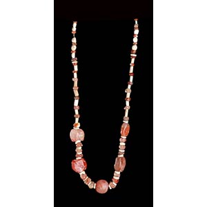 A CARNELIAN AND CONCHSHELL BEADS NECKLACE60 ... 