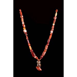 A CARNELIAN BEADS NECKLACE WITH PENDANT60 ... 