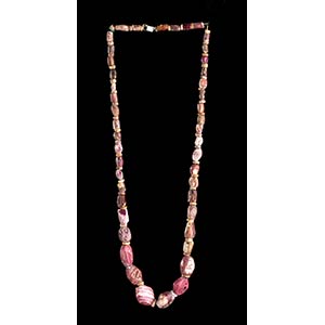 A STONE AND CONCHSHELL BEADS NECKLACElabel: ... 