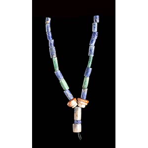 A STONE BEADS NECKLACE WITH PENDANT38 ... 