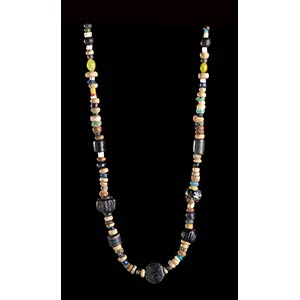 A STONE, GLASS AND SEED BEADS NECKLACE43 ... 