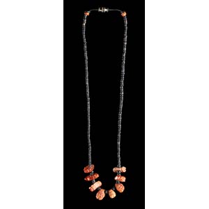 A STONE AND GLASS BEADS NECKLACE43 ... 