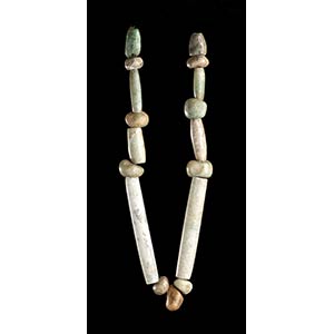 A CALCIFIED STONE BEADS NECKLACE WITH ... 