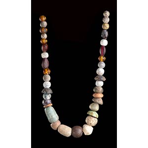 A STONE, GLASS AND POTTERY BEADS NECKLACE58 ... 