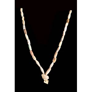 A STONE AND ALABASTER BEADS NECKLACE52 ... 