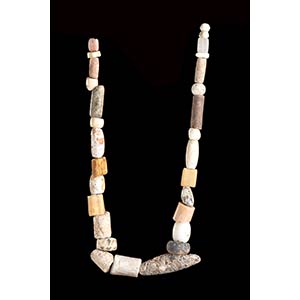 A STONE AND POTTERY BEADS NECKLACE60 ... 