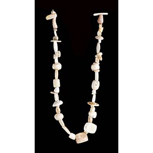 A STONE AND CONCHSHELL BEADS NECKLACE50 ... 