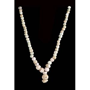 A CALCIFIED STONE BEADS NECKLACE WITH ... 