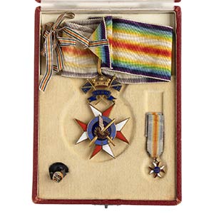 A Masonic badge  Gilt and enames on metal, ... 