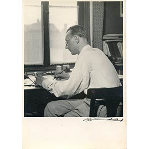 Ritratto di Carl Orff mentre scrive, 1940 ... 