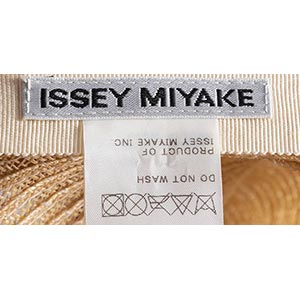 ISSEY MIYAKE COMPLETO IN PAGLIA  ... 