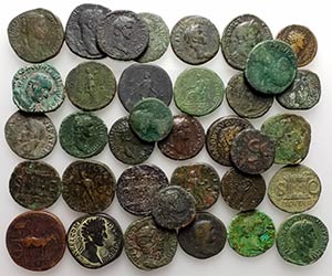 Lot of 35 Roman Imperial Æ coins, to be ... 