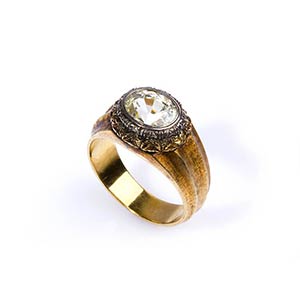 YELLOW SAPPHIRE AND GOLD RINGRealized in 750 ... 