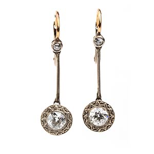 DIAMONDS EARINGSWhite gold earrings set with ... 