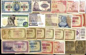 Lot von 46 Banknoten weltweit, darunter ... 