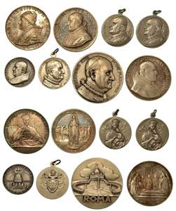 Lotto di otto medaglie in argento di papa ... 