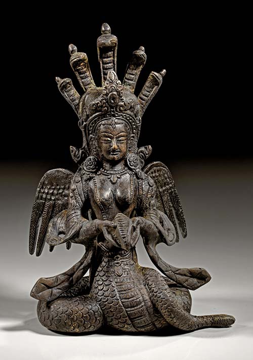 Statue der geflügelten Naga Kanya ... 