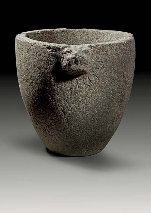 Glockenförmige Vase. Granit. 2 ... 