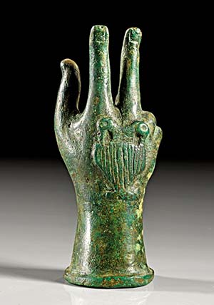 Sabazios-Hand. Bronze. Aufsatz in Form einer ... 