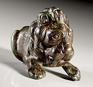 Aufsatz in Form einer Löwenprotome. Bronze ... 