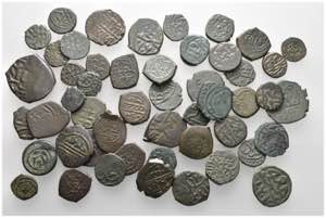 LOTS  o.J. Orientalen. 50 Bronzemünzen v.a. ... 