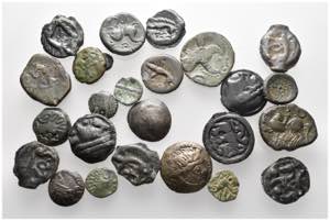 LOTS  Keltische Bronzemünzen:Meist Gallien ... 