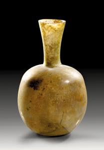 Flasche aus farblosem Glas. Ovoider Körper ... 