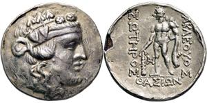 Tetradrachme. Dionysoskopf mit Efeukranz l. ... 