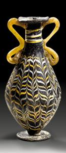 Amphoriskos mit Fuß und Tellermündung. In ... 