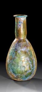 Flasche. Farbloses, leicht grünliches Glas, ... 