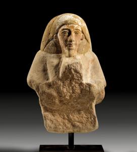 Statuenfragment. Oberteil der ... 