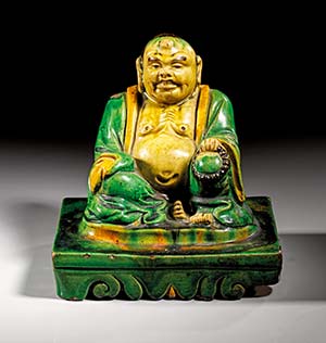 Sitzende Statue des Buddha Mi-Lo-Fu. Ton mit ... 