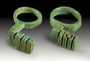 Lot von 2 Ringschlüsseln. Bronze. Römisch, ... 