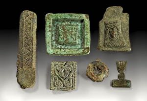 Lot aus 7 antiken Bronzeobjekten, darunter ... 