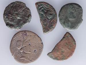 A lot containing 5 Celtic coins from Gaul ... 