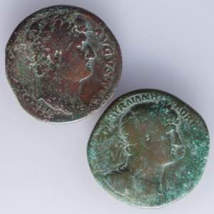 A lot containing 2 sestertius of Hadrian:

- ... 
